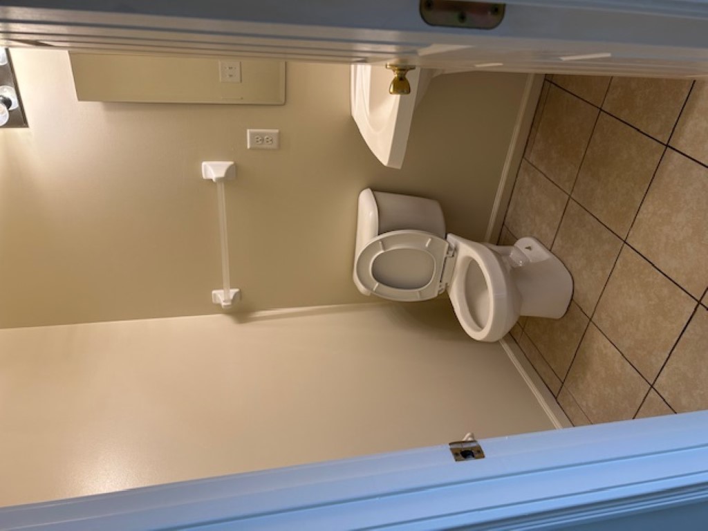 14 Pepperwood 1 - half bath