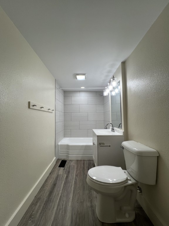 Apt 2 Bath 