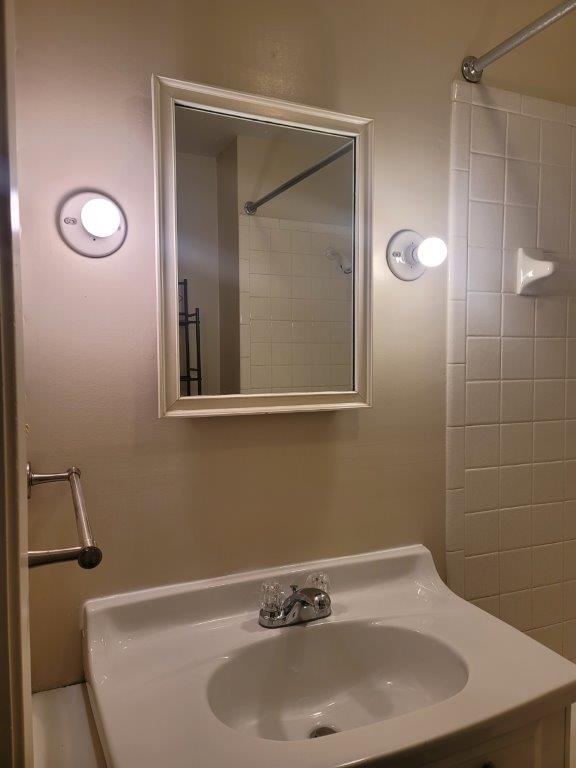 1st floor Bath
