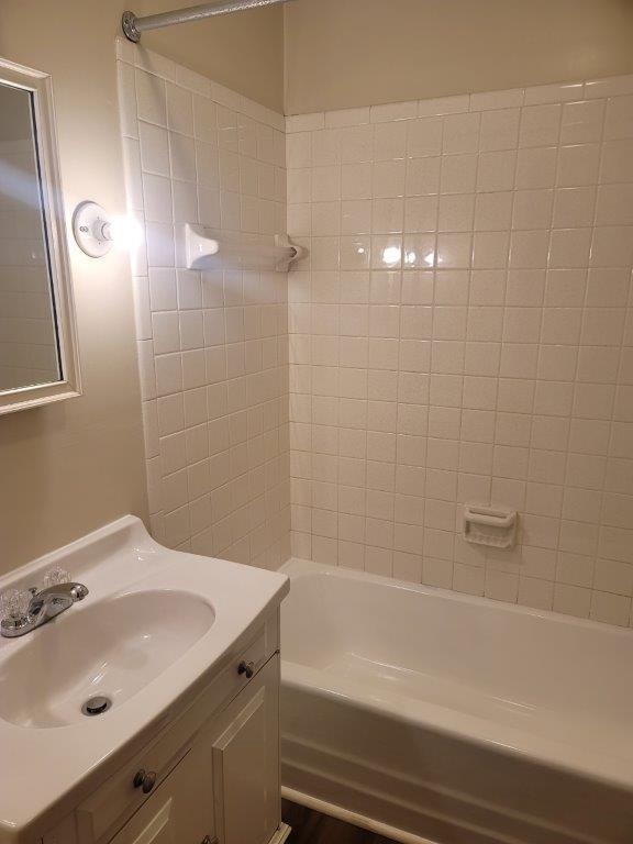 1st floor Bath